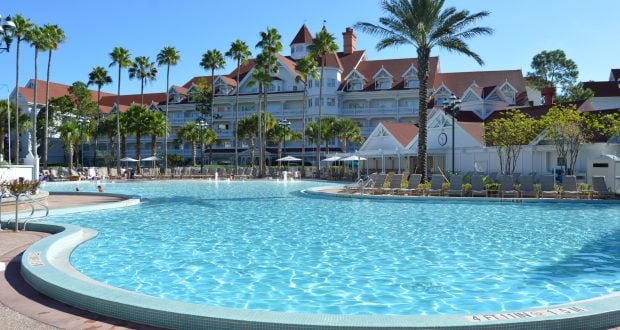 grand-floridian-courtyard-pool