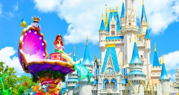 ariel-fantasy-festival-parade