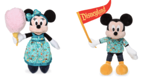Join the Disneyland celebration with this delightful plush set: Minnie Mouse enjoys fluffy cotton candy, while Mickey Mouse waves a festive Disneyland flag. Both are dressed in exclusive blue-themed park outfits, perfect for Disney fans and collectors.