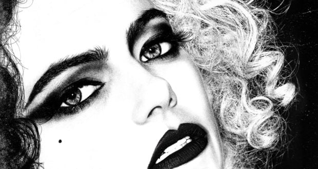 Cruella, with bold makeup, wild curls, dramatic dark eyeshadow, striking black lips, and her signature beauty mark on display—bringing Emma Stone’s electrifying villain look to life just like you’ve seen in Disney’s Parks and during special Cruella-themed events.