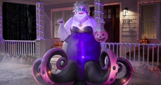 A massive inflatable sea witch with swirling tentacles and a grinning pumpkin bucket brings an eerie showstopper vibe to your fog-filled Halloween entryway, creating a thrilling attraction reminiscent of theme park haunt zones.