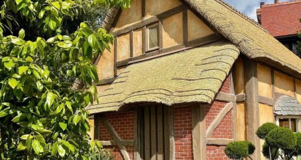 Step into a charming little cottage with a thatched roof, rustic timber beams, and classic brick walls surrounded by a vibrant garden—just like the storybook houses you’ll see at EPCOT’s United Kingdom Pavilion. Discover the magic of British architecture and soak in the pavilion’s timeless charm!.