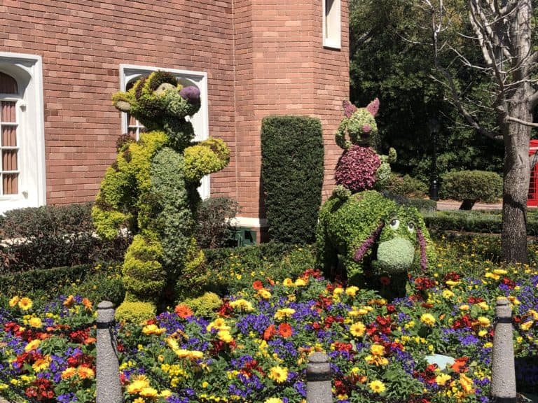 flower-garden-topiary-pooh
