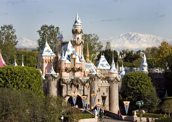anaheim-disneyland-snow