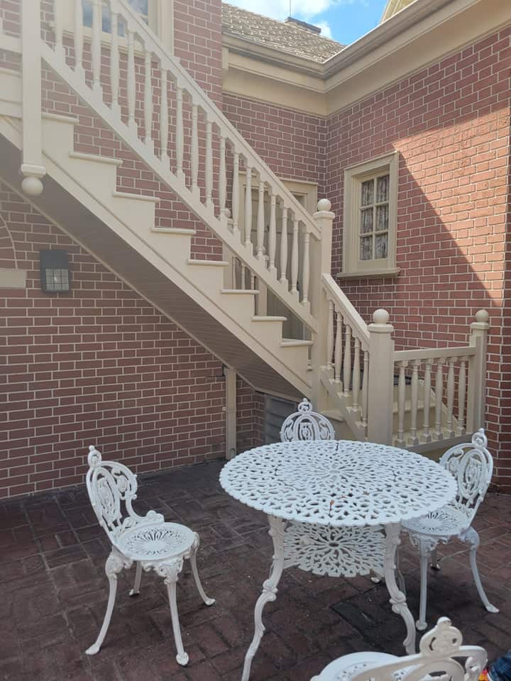 TABLE-seating-magic-kingdom
