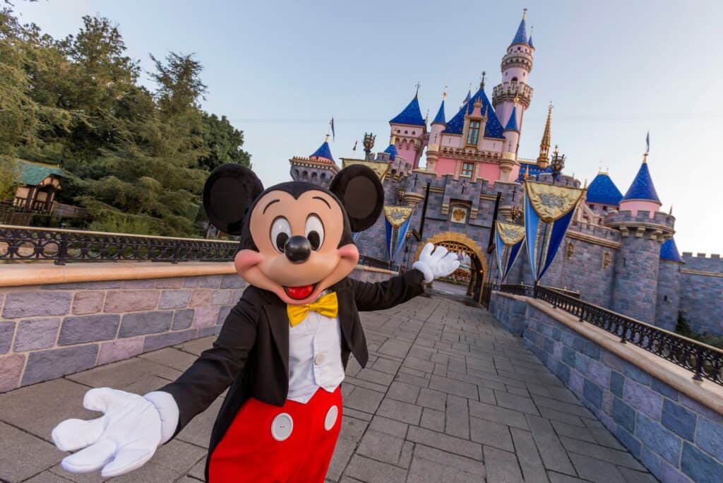 Disneyland-with-Mickey