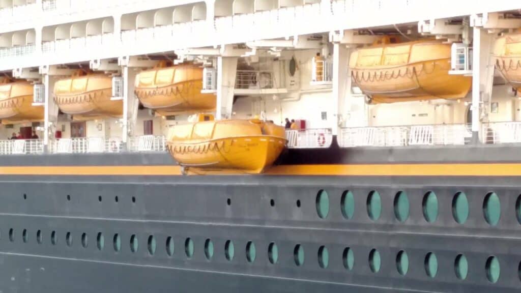 disney-cruise-line-lifeboats