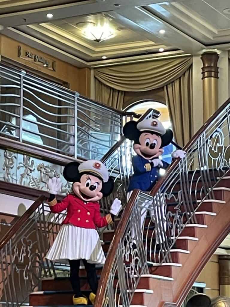 captain-mickey-and-minnie