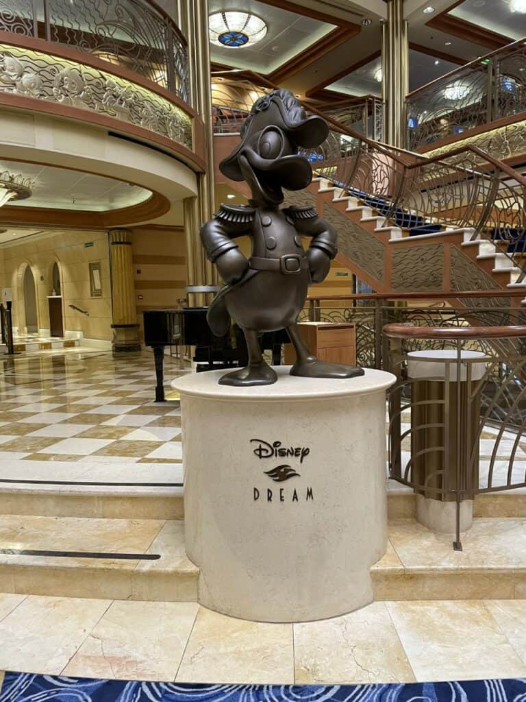 disney-dream-atrium