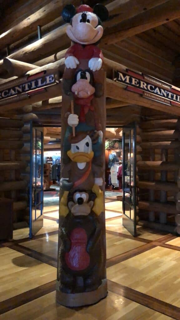 wilderness-lodge-totem-pole