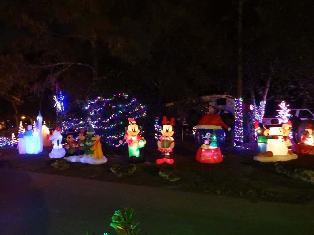 fort-wilderness-christmas