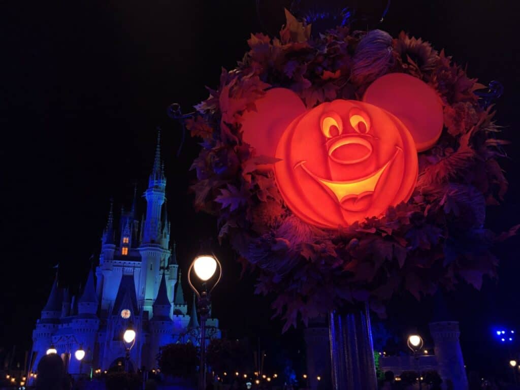 Mickey-wreaths-halloween