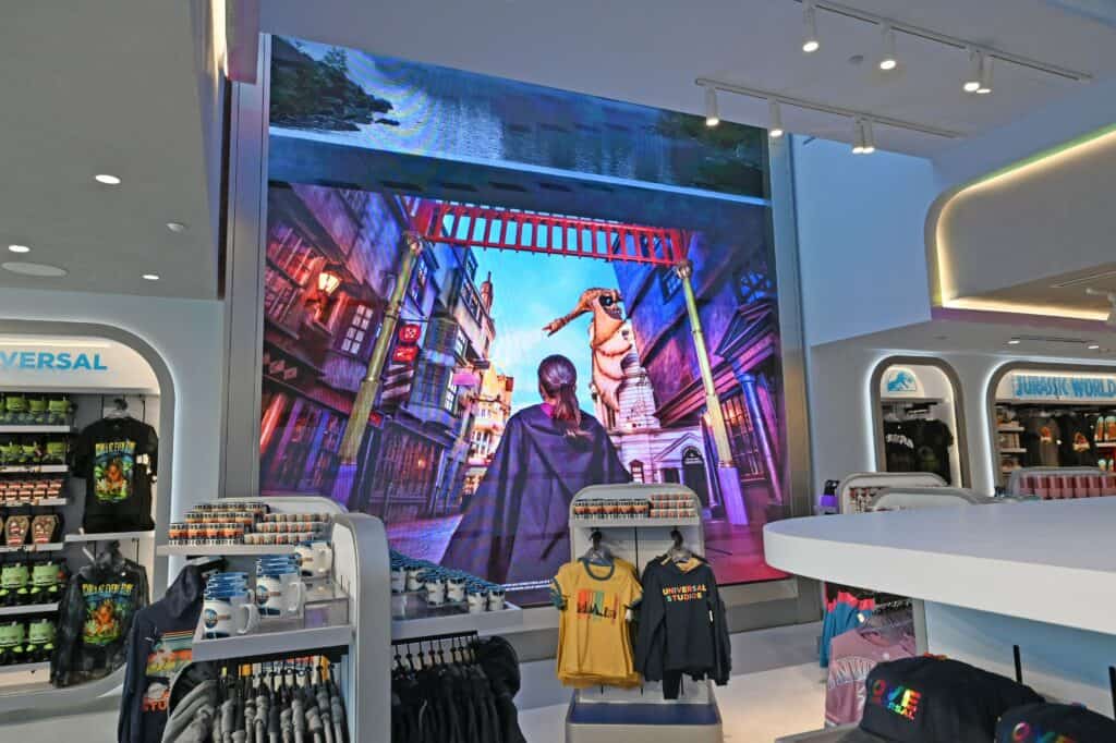 universal-store-mco-airport