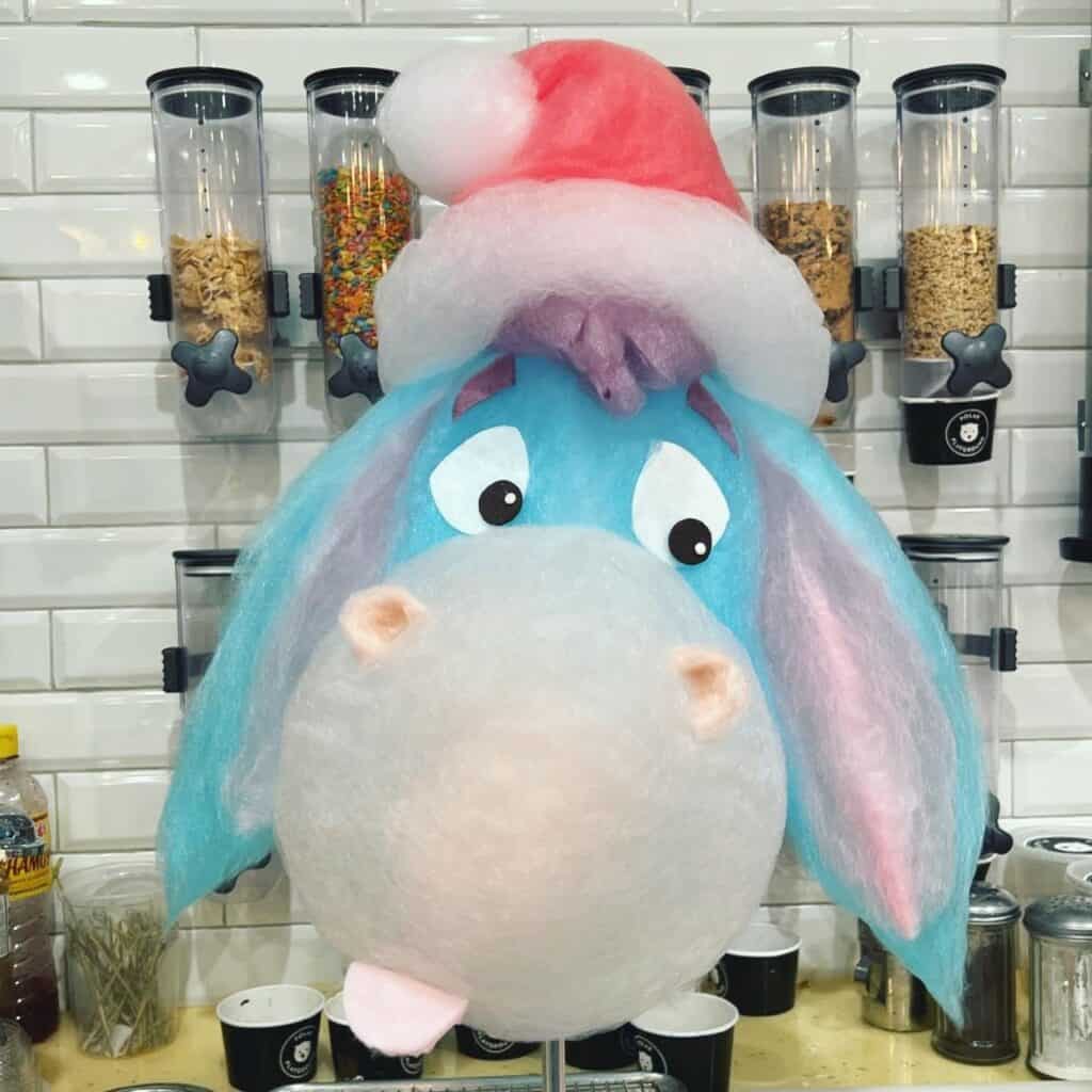santa-hat-cotton-candy-art