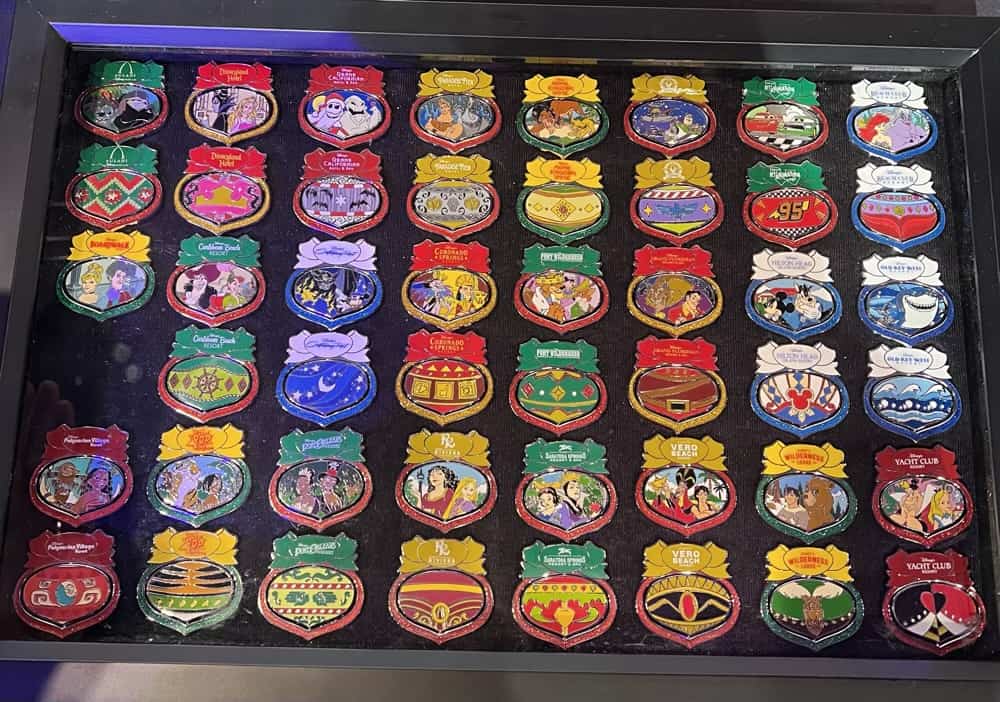 disney-christmas-resort-pins-2022