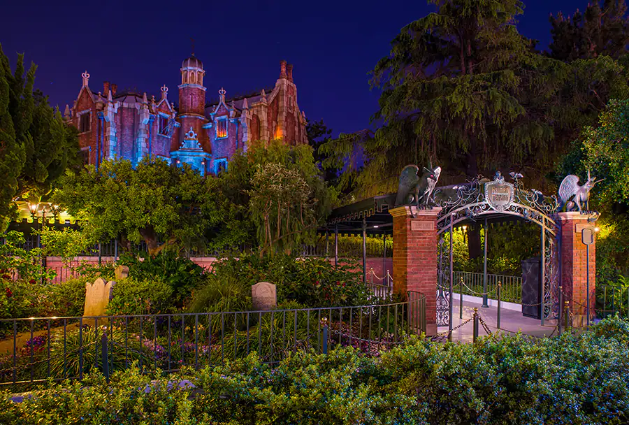 tokyo disneyland haunted mansion