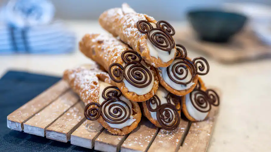 disney-cannoli-boardwalk-bakery