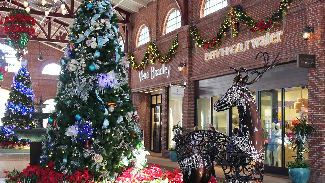 disney-springs-christmas-tree-stroll