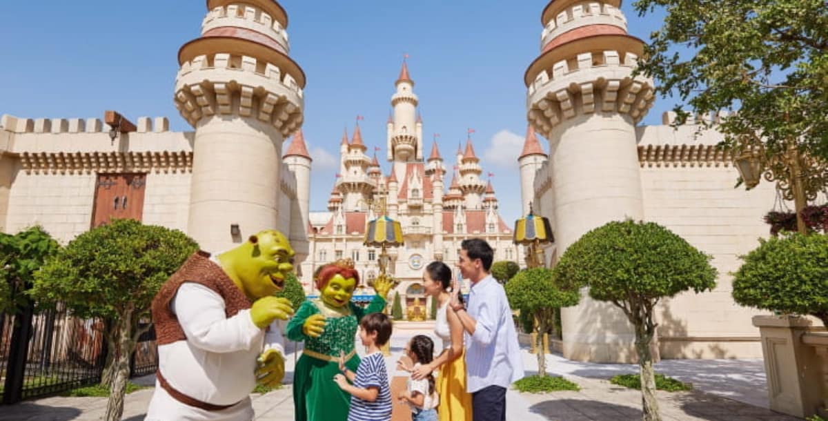 far far away shrek universal singapore