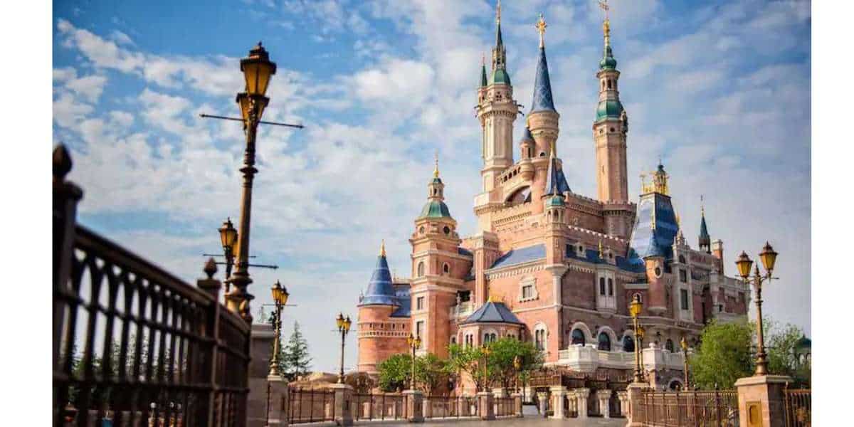 Shanghai Disneyland castle