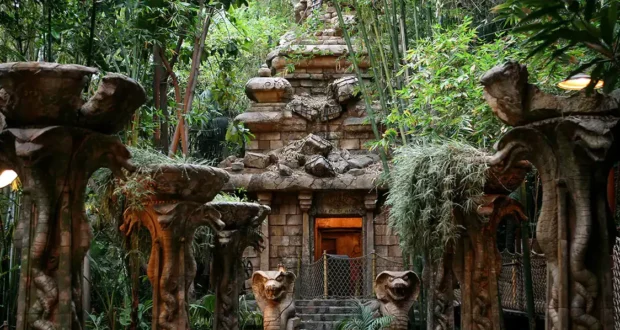 Indiana jones ride at Disneyland Park