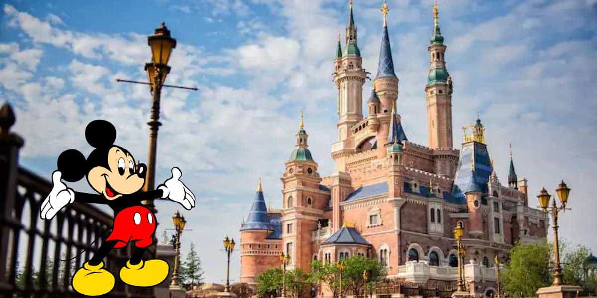 Shanghai Disneyland castle