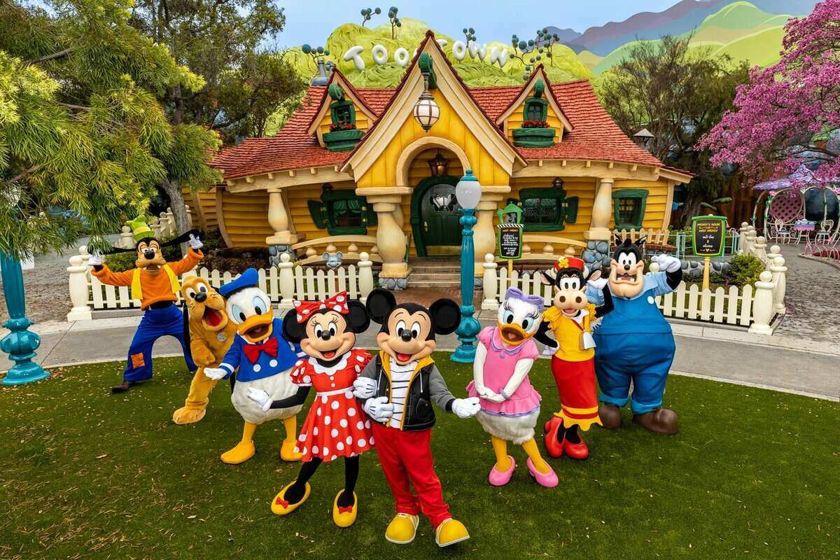 Disney Characters Outside Mickey's House in Toontown Disneyland