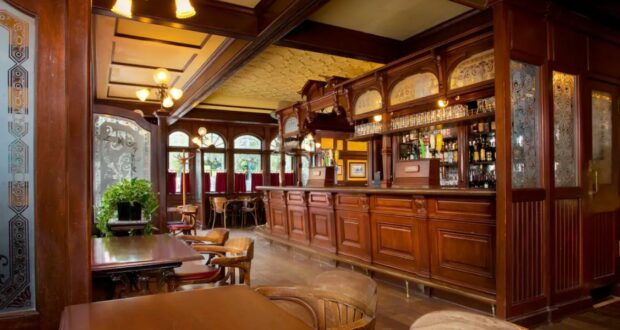 Rose & Crown Pub