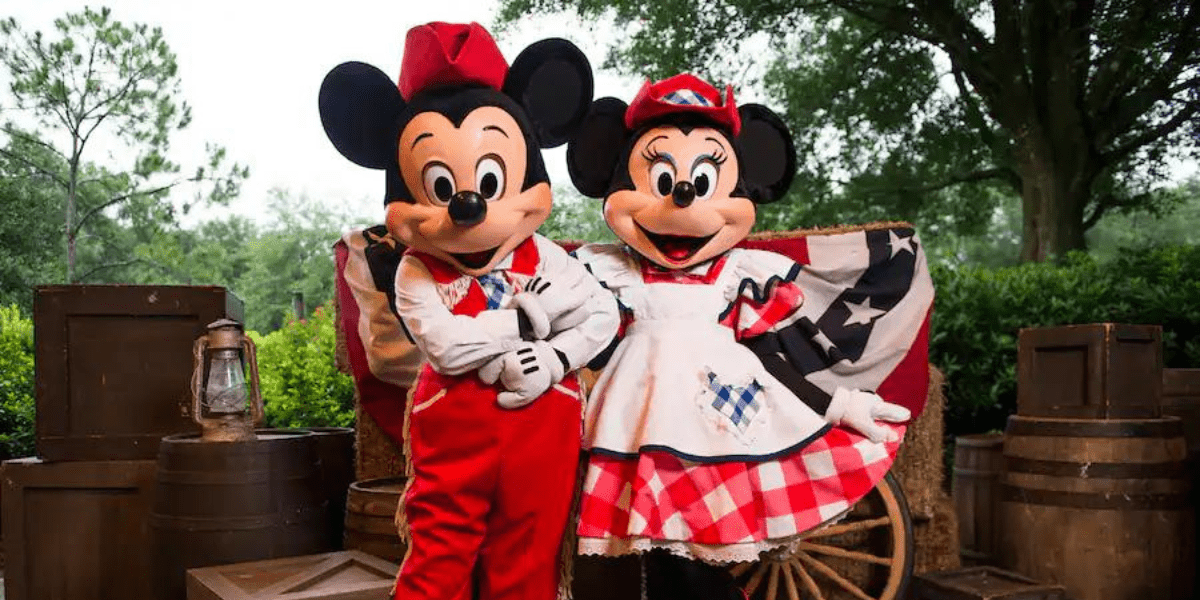 Mickey and Minnie at Mickey's Backyard BBQ