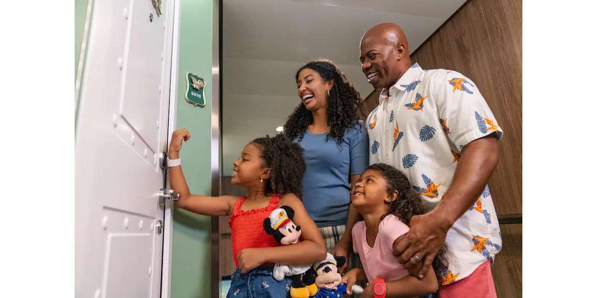 Guests unlocking stateroom door with DisneyBand+ on Disney Cruise Line