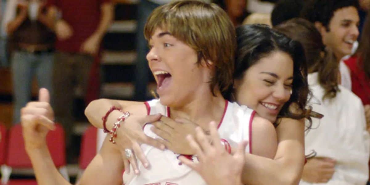 High School Musical Zac and Vanessa hugging