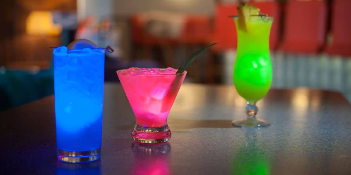 Tune in lounge drinks