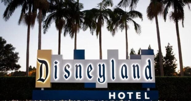 Disneyland Hotel sign