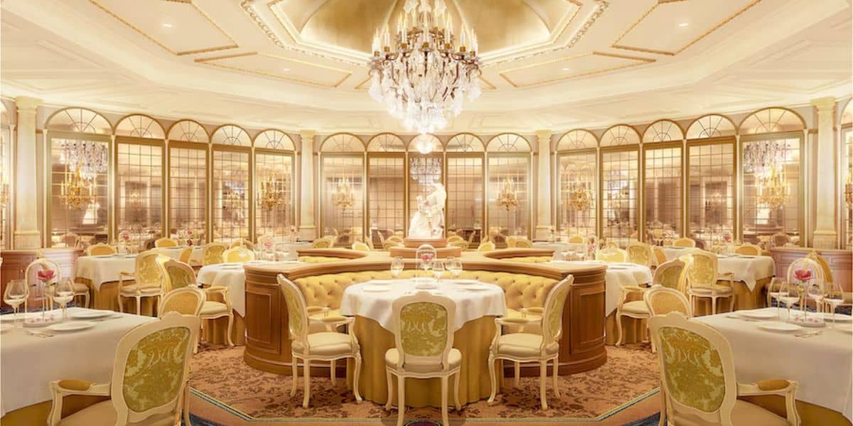 Disneyland hotel at Disneyland Paris