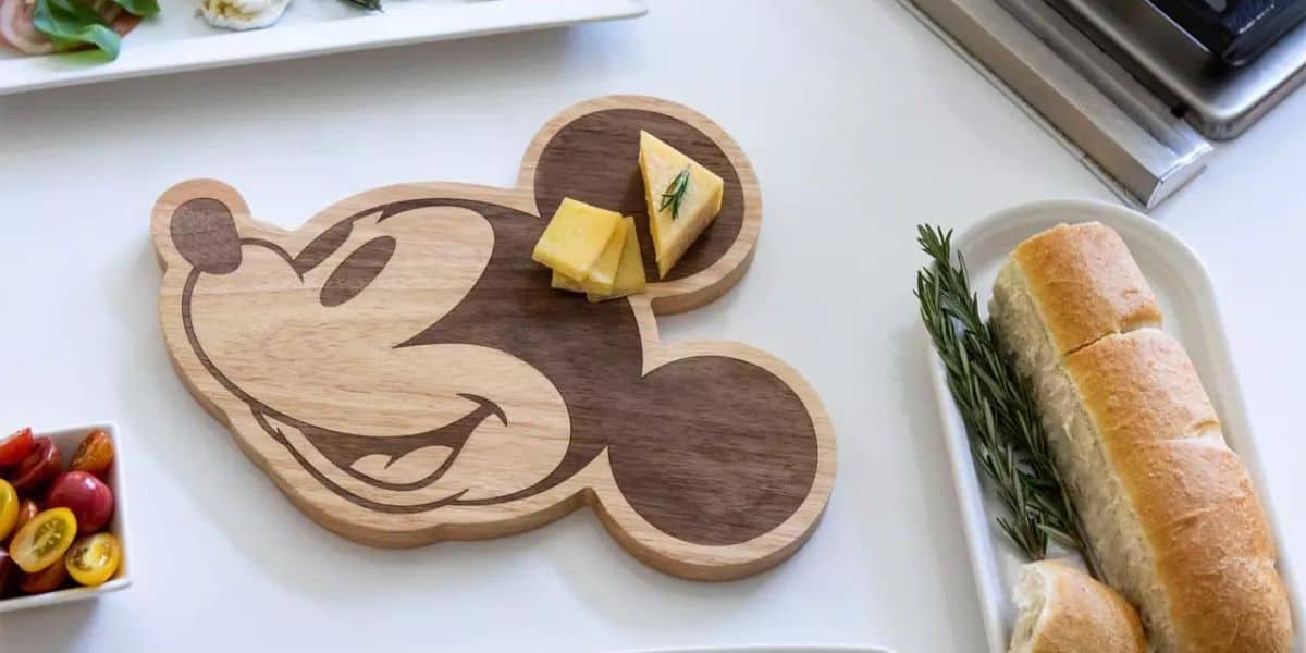 Mickey Mouse cutting board 