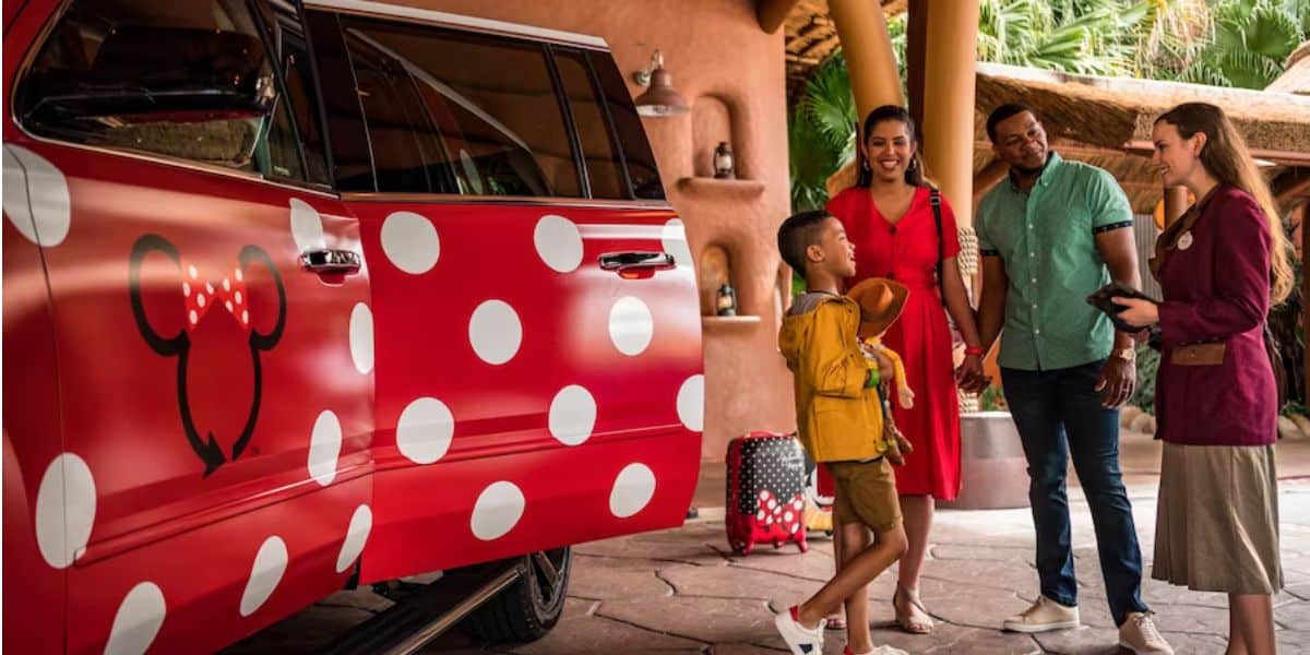 Disney Guests Minnie Mouse van