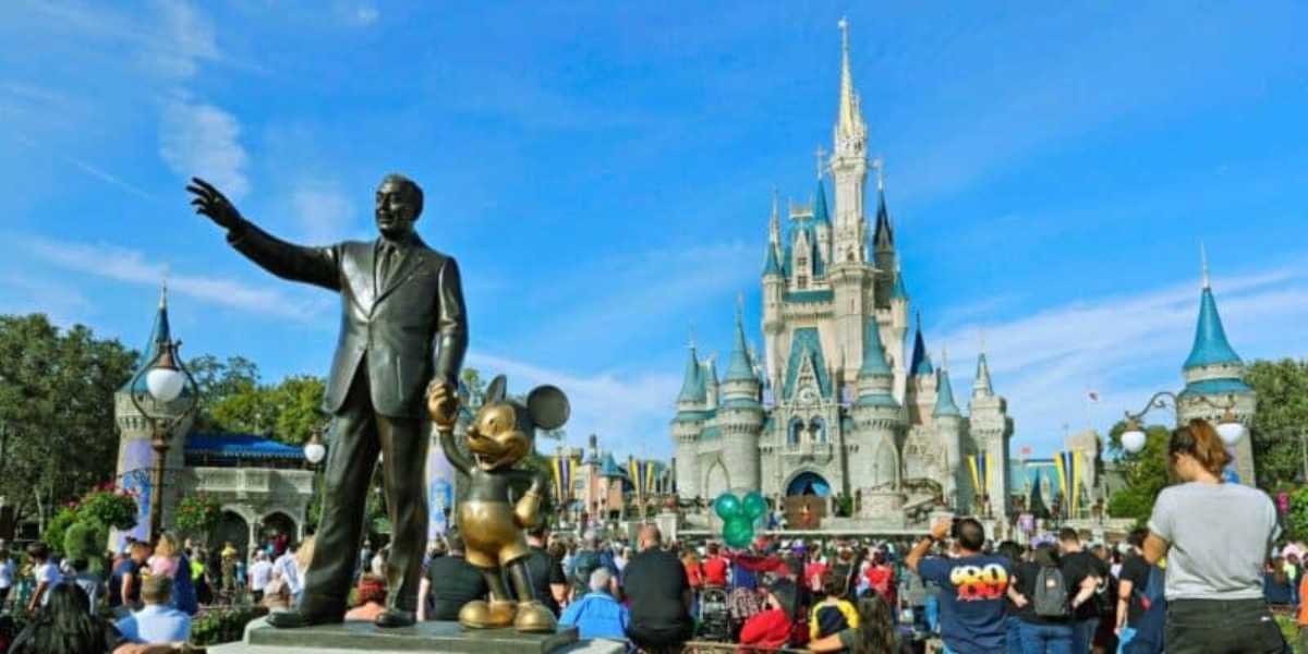 Magic Kingdom Walt Statue