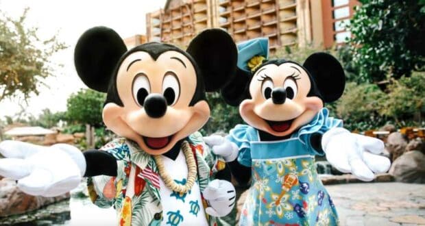 Mickey and Minnie on Hawaiian outfit