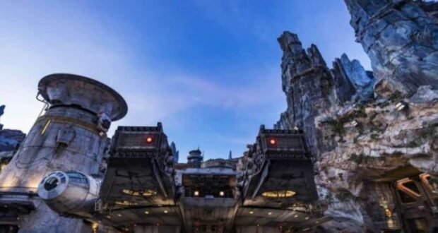A clear blue sky in Star Wars: Galaxy's Edge