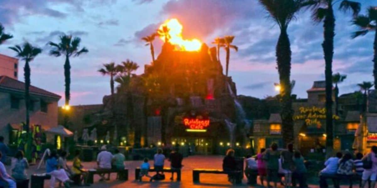 Texas Rainforest Cafe with Dark Ride