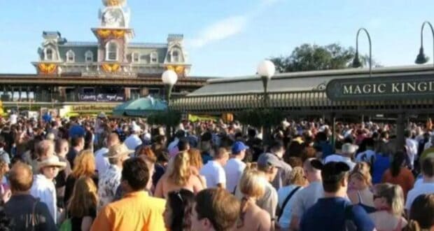 Crowds At Walt Disney World