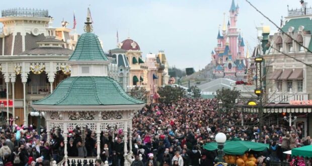 Disneyland Guests Warn