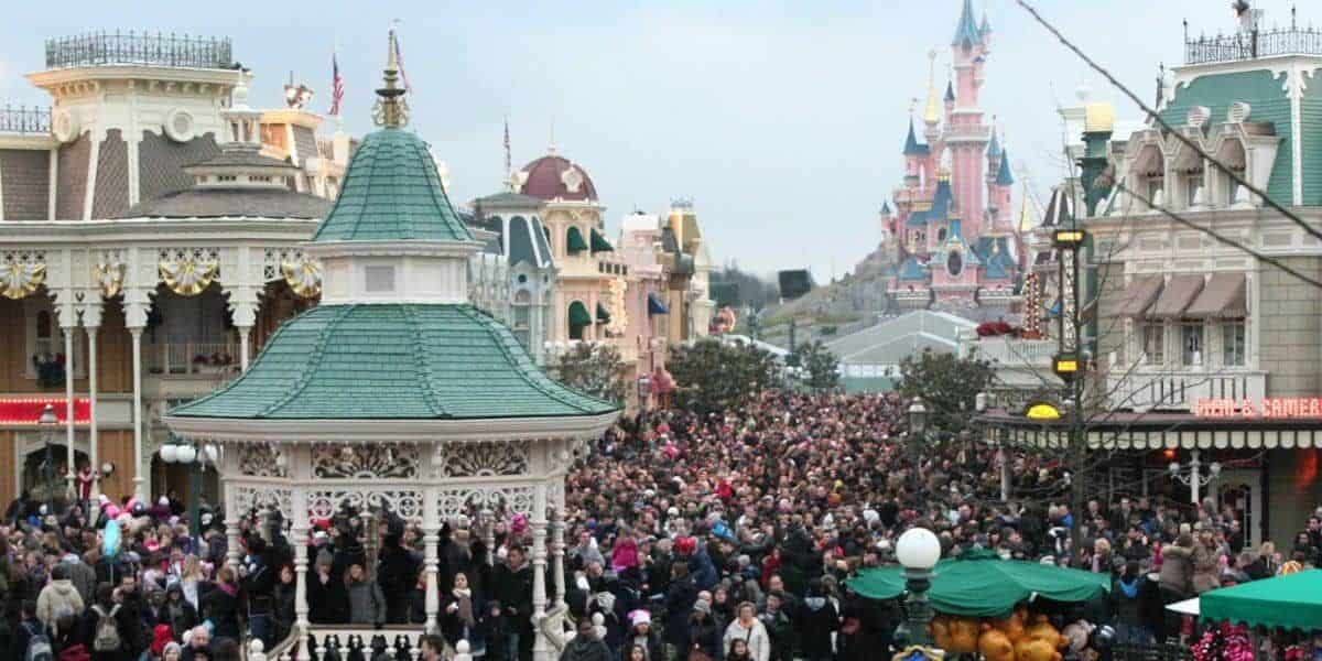 Disneyland Guests Warn