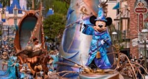 Mickey mouse leading the "Magic Happens" parade at Disneyland Park