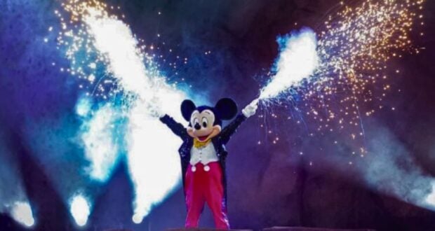 mickey in fantasmic