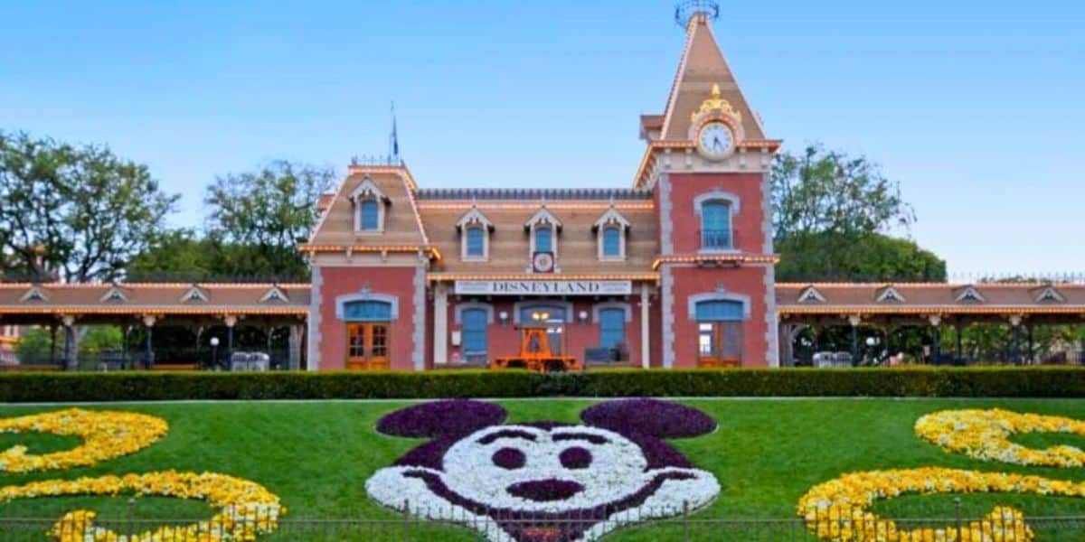 disneyland entrance