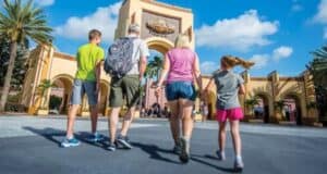 Guests walking into Universal Studios Florida