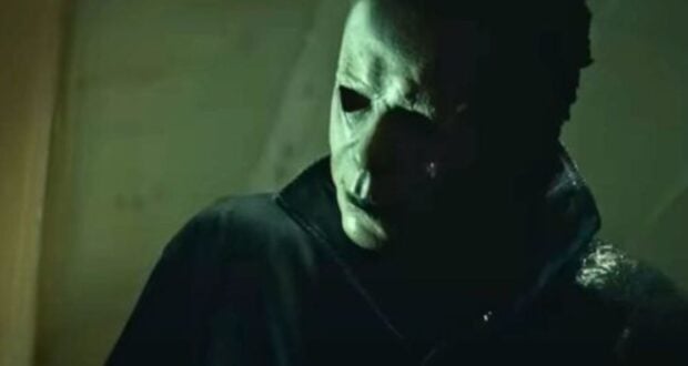 Michael Myers attacking someone in 'Halloween Kills'