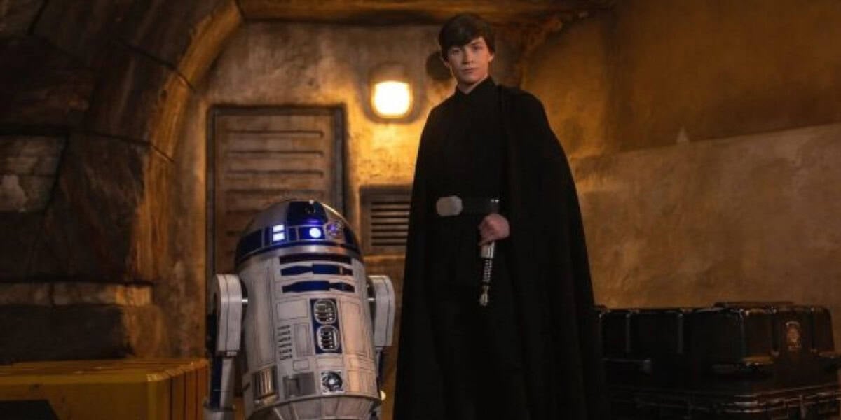 Luke Skywalker and R2-D2 meet and greet Disneyland