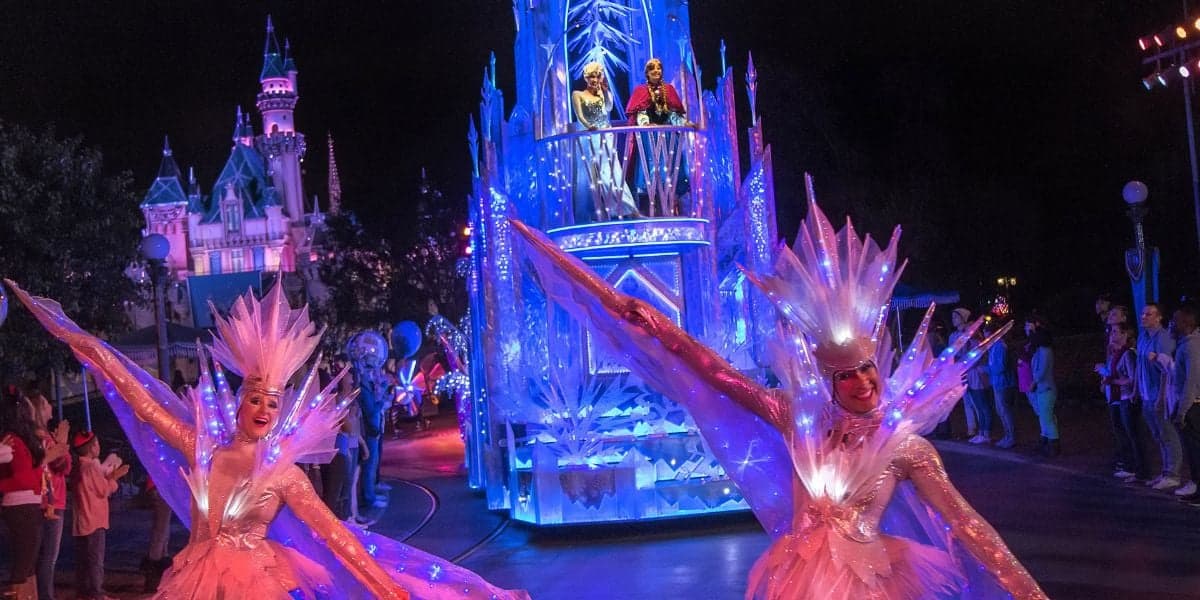 'Frozen' float in Paint the Night